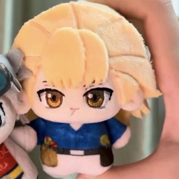 دمية محشوة على شكل شخصية ستانل - مراجعة Cosplay Plushie Prop وسعره